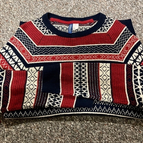 COZY winter sweater with multiple patterns medium - Picture 4 of 4